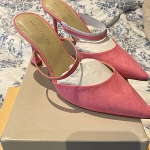 Beautiful suede pink 2inch heels, sz 8m, nwt, never been worn
